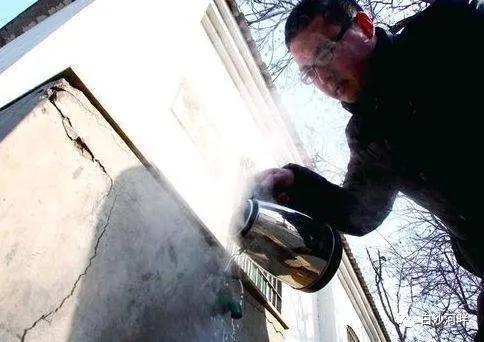 室外雨水管冻住了如何快速解冻,阳台排水管冻住了怎么办