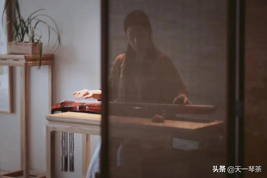 弹琴会让手指变长吗,弹琴会让手变好看吗