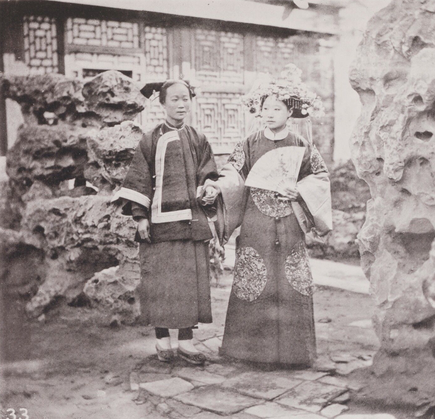 实拍三寸金莲裹脚缠足全过程,三寸金莲的详细缠足过程