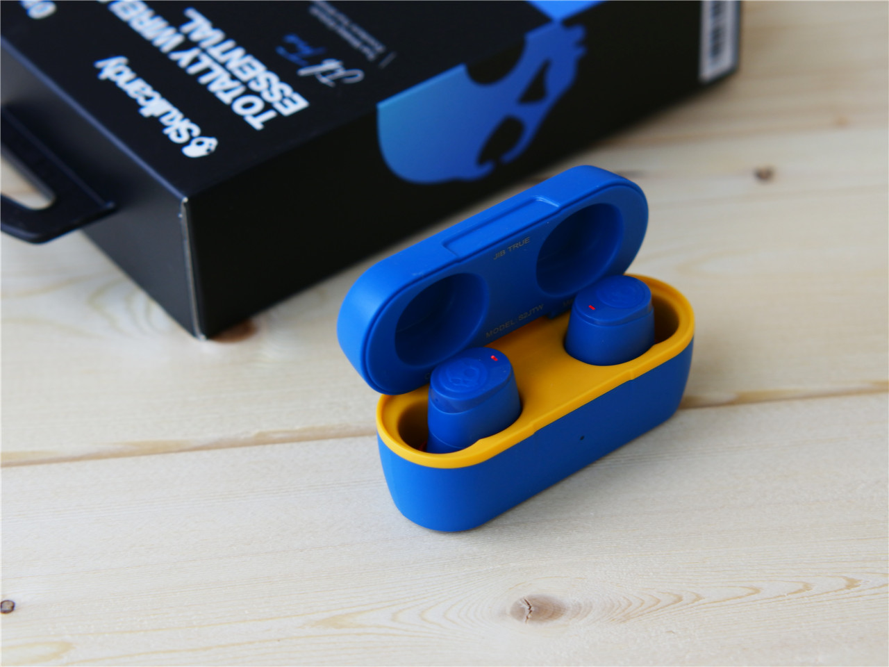 SkullcandyHESHEVO无线头戴蓝牙耳机,骷髅头吉布豆蓝牙耳机测评