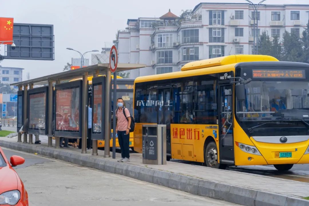 成都二圈层公交车对比,成都二圈层双流和龙泉谁更强