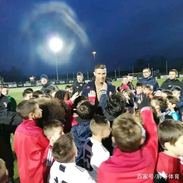 迷你罗87场比赛打进730球,迷你罗脚后跟进球