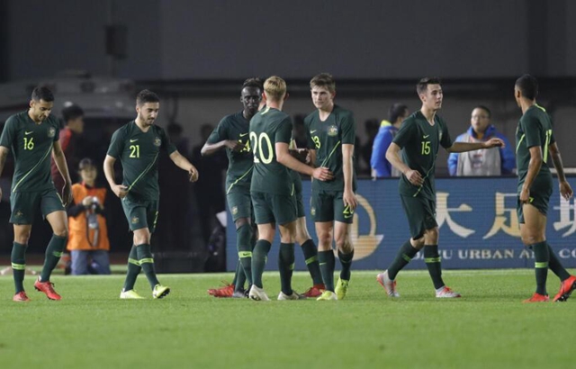 24小时惨遭3次暴击!中国足球*毛老**病依旧没改,但2人可昂首离开