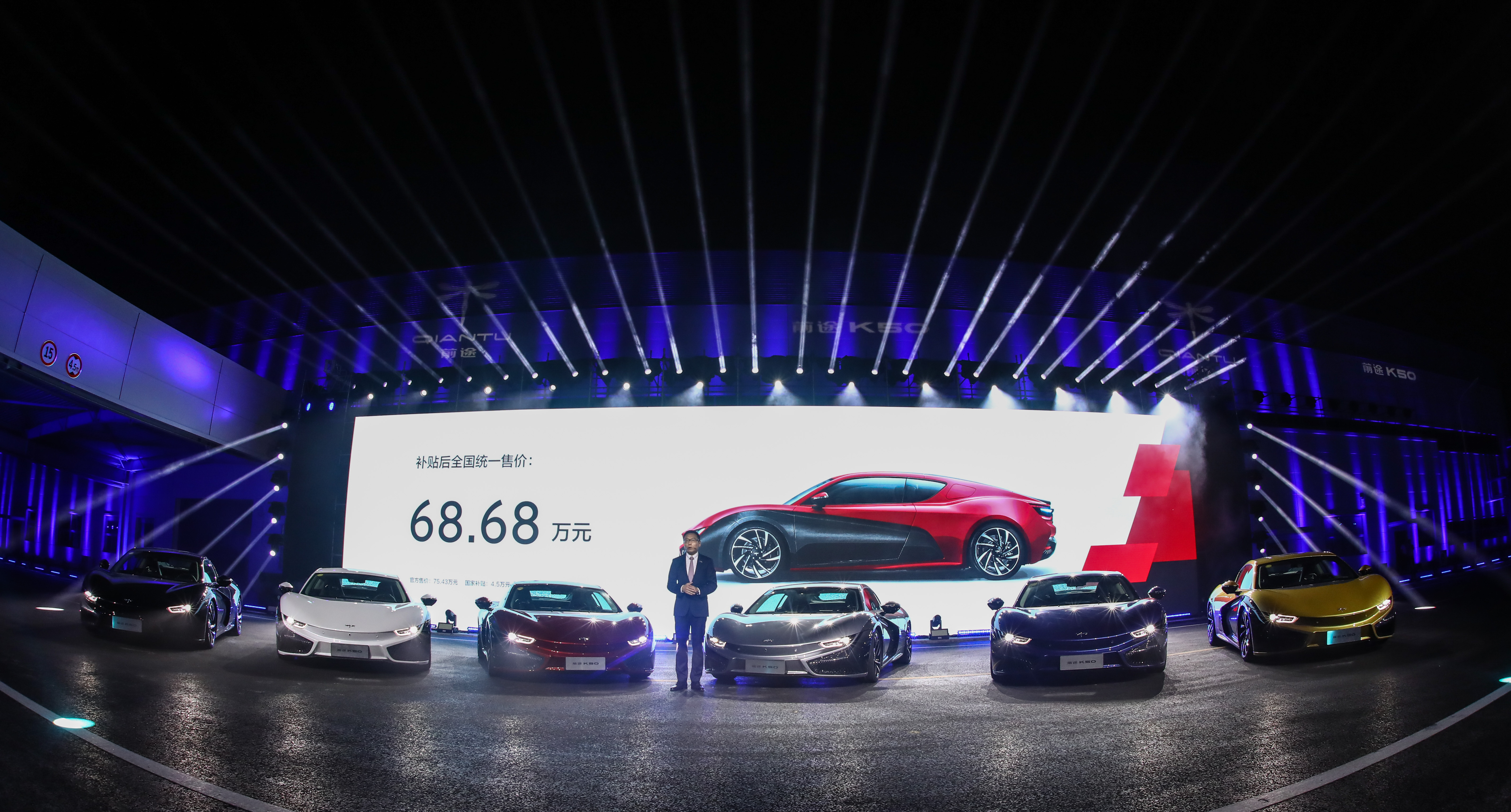 奥迪q5sportback和奔驰glccoupe,奥迪q5轿跑版2024款落地价