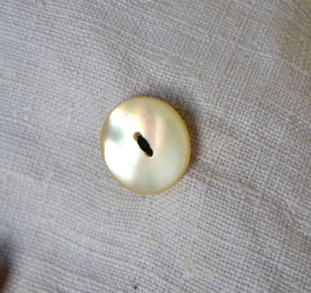 衣服扣纽扣办法,衣服纽扣扣错了怎么取出来