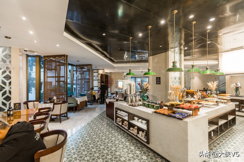 上海旅游值得打卡的酒店,来上海玩住哪里性价比比较高