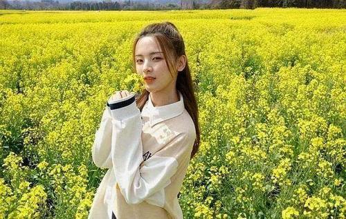 黄子韬拥抱杨超越,杨超越对男明星痴迷