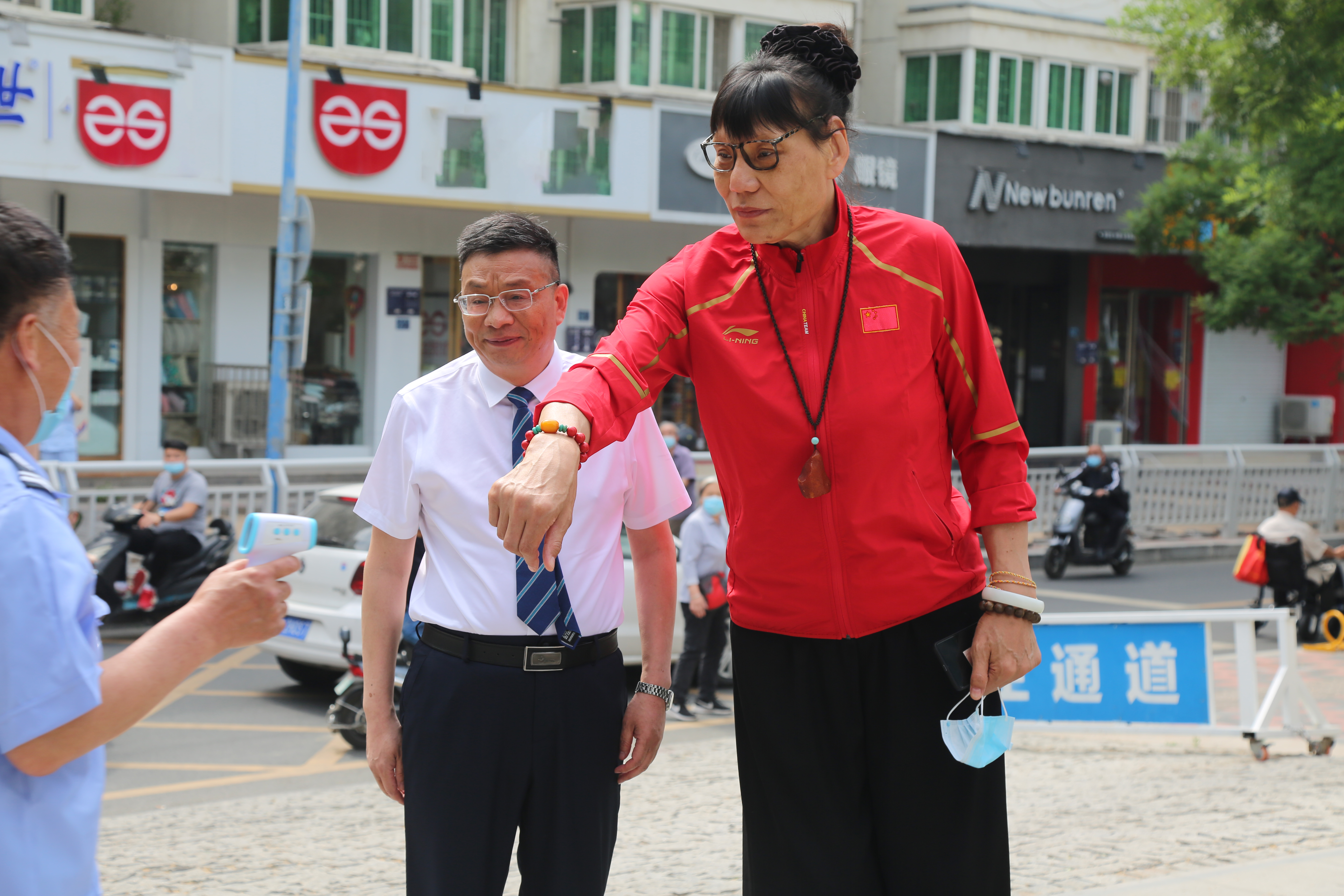 女篮第一中锋郑海霞身高,女篮第一人郑海霞