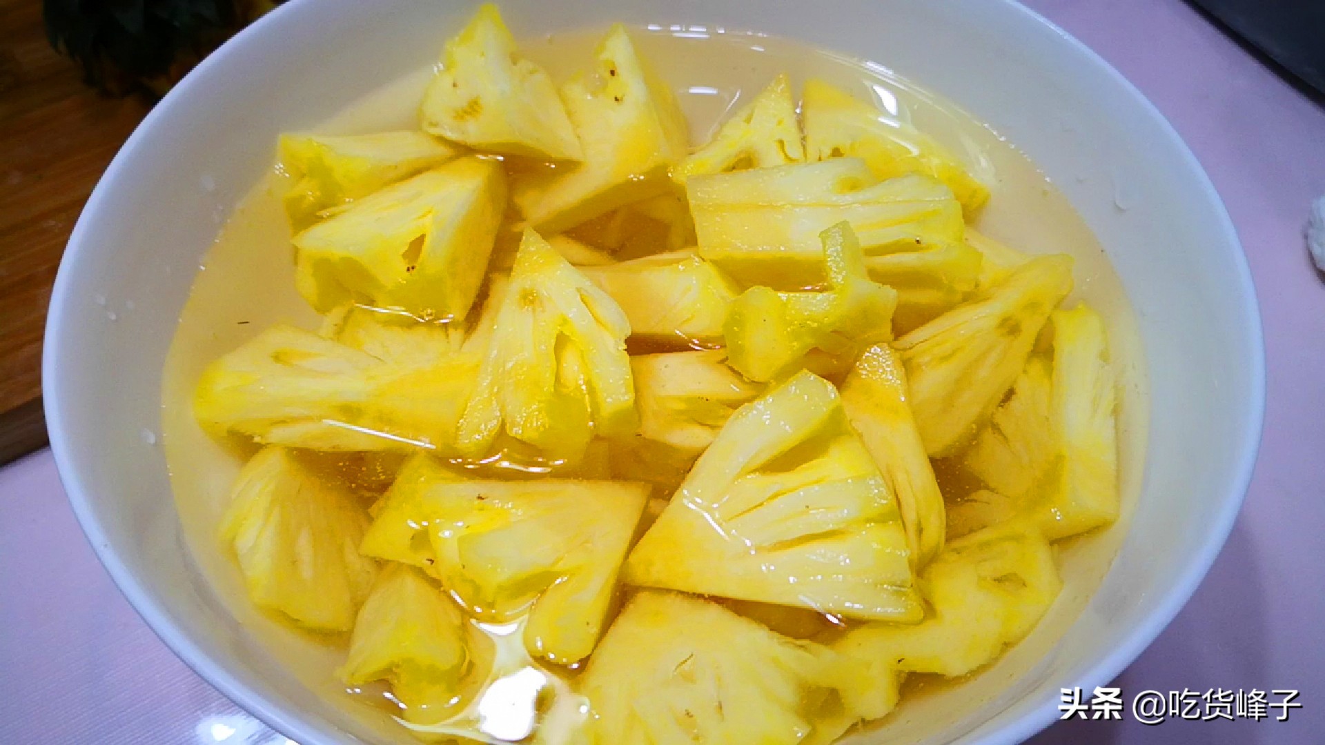 菠萝的削法怎么才更简单,菠萝的正确削法不苦不涩