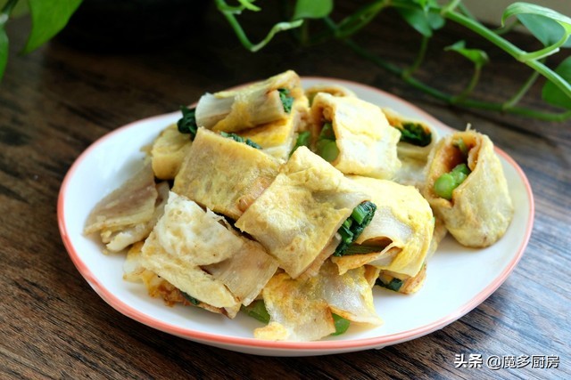 特色烤冷面街边小吃教程,在家怎么做小吃摊同款烤冷面