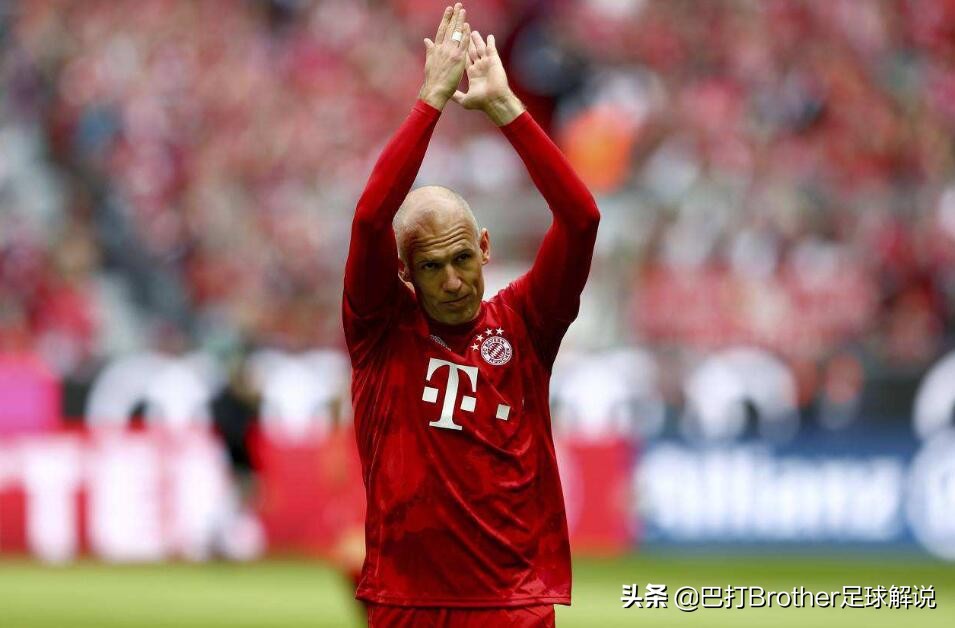 36岁重回球场！从拜仁退役1年难忘绿茵场，小飞侠重返老东家
