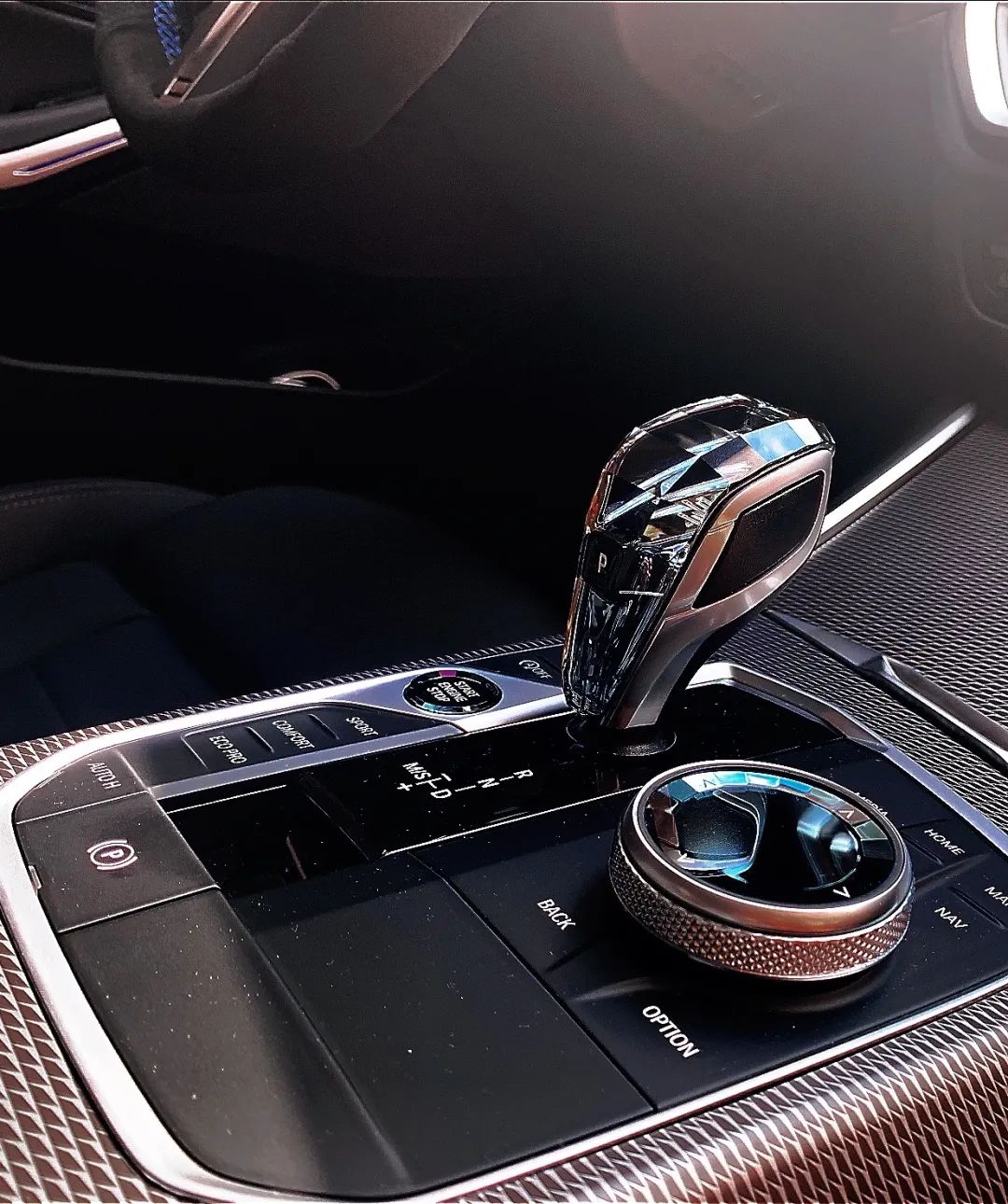 拥有一台顶配宝马3系330i,一台宝马3系挣多少钱