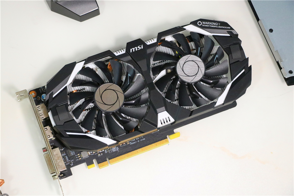 全套定制，吃鸡办公无所不能，微星宙斯盾3深度体验