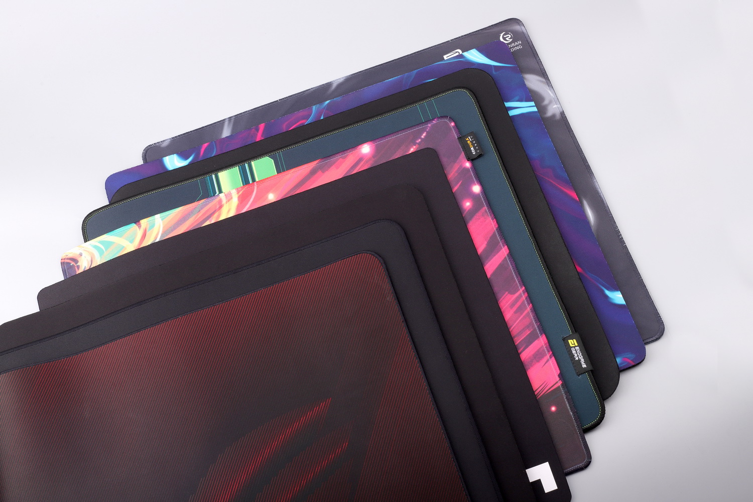 rog月刃搭配什么鼠标垫,多少尺寸的rog鼠标垫最适合打游戏