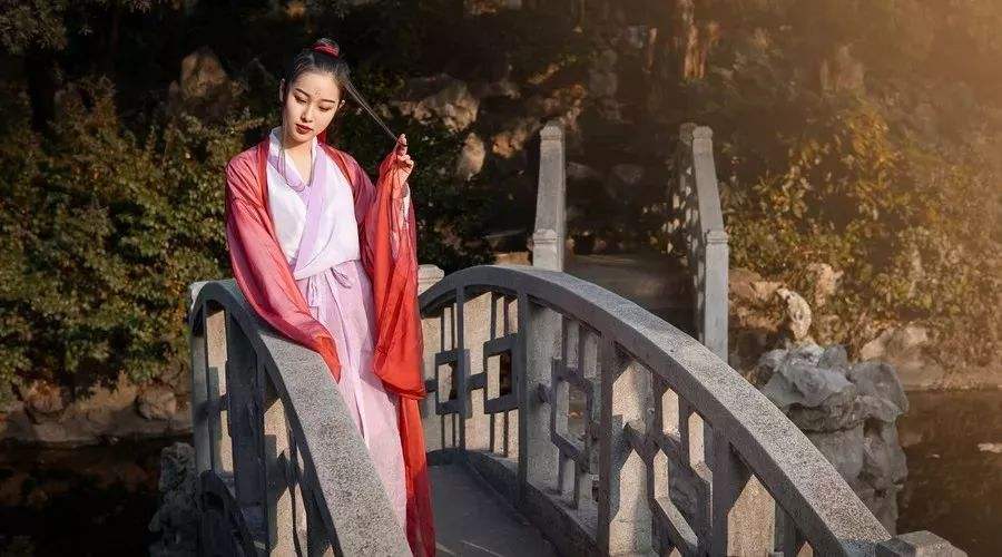 武陵春桃李风前多妩媚辛弃疾,武陵春桃李风前多妩媚赏析