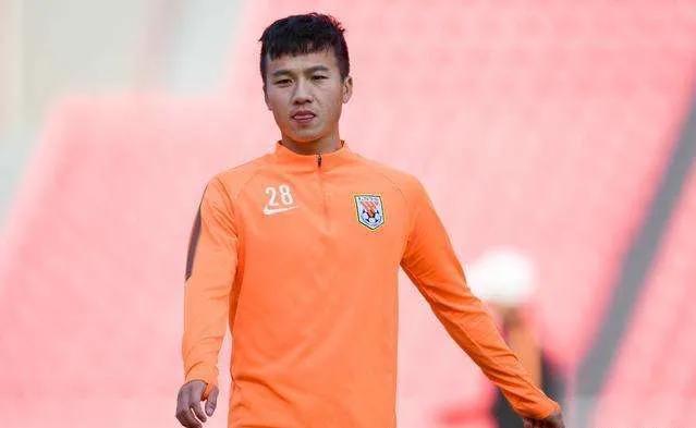 相形见绌！鲁能95小妖卖了2000万，恒大主力后腰却无人问津