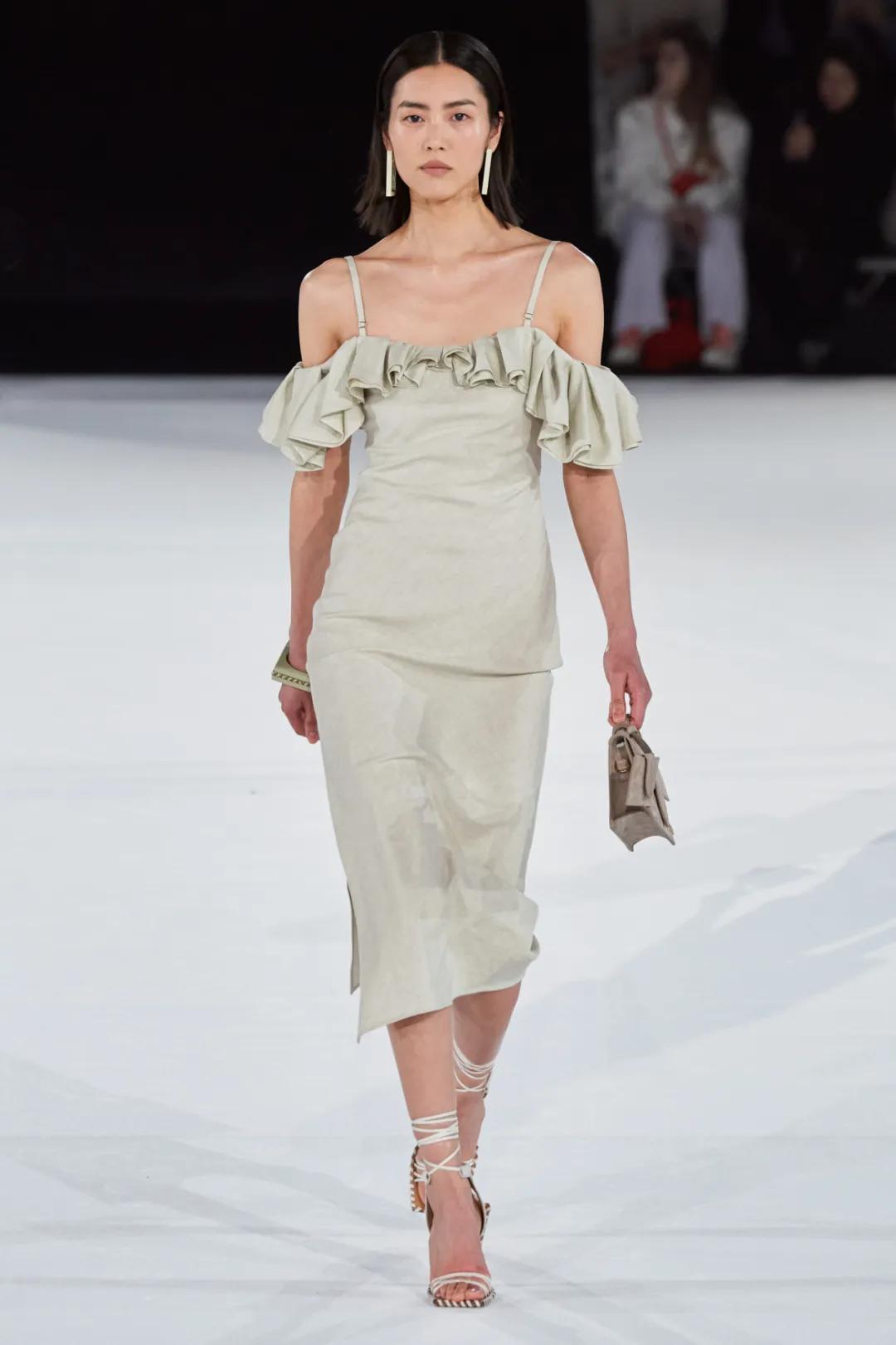 因为太穷，”乡下小伙”做的衣服口袋都没有，一言不合就关店种地