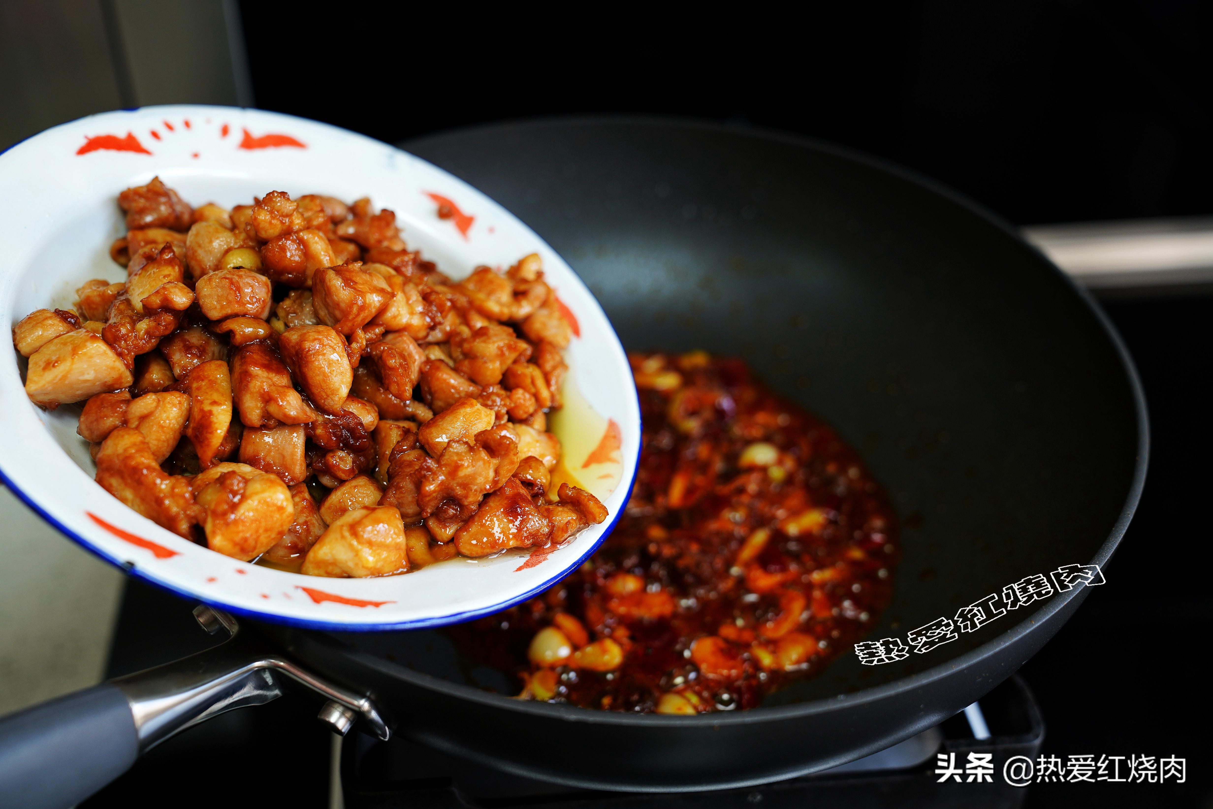 孜然炒鸡丁最正宗的做法,炒鸡胸丁肉嫩而不柴的诀窍