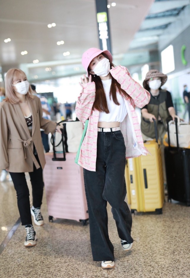 林小宅机场造型图片,林小宅现身公主裙