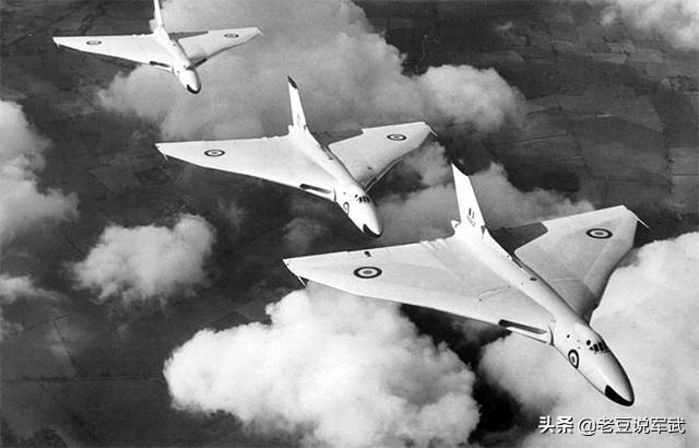 英国轰炸机v型,英国3v轰炸机