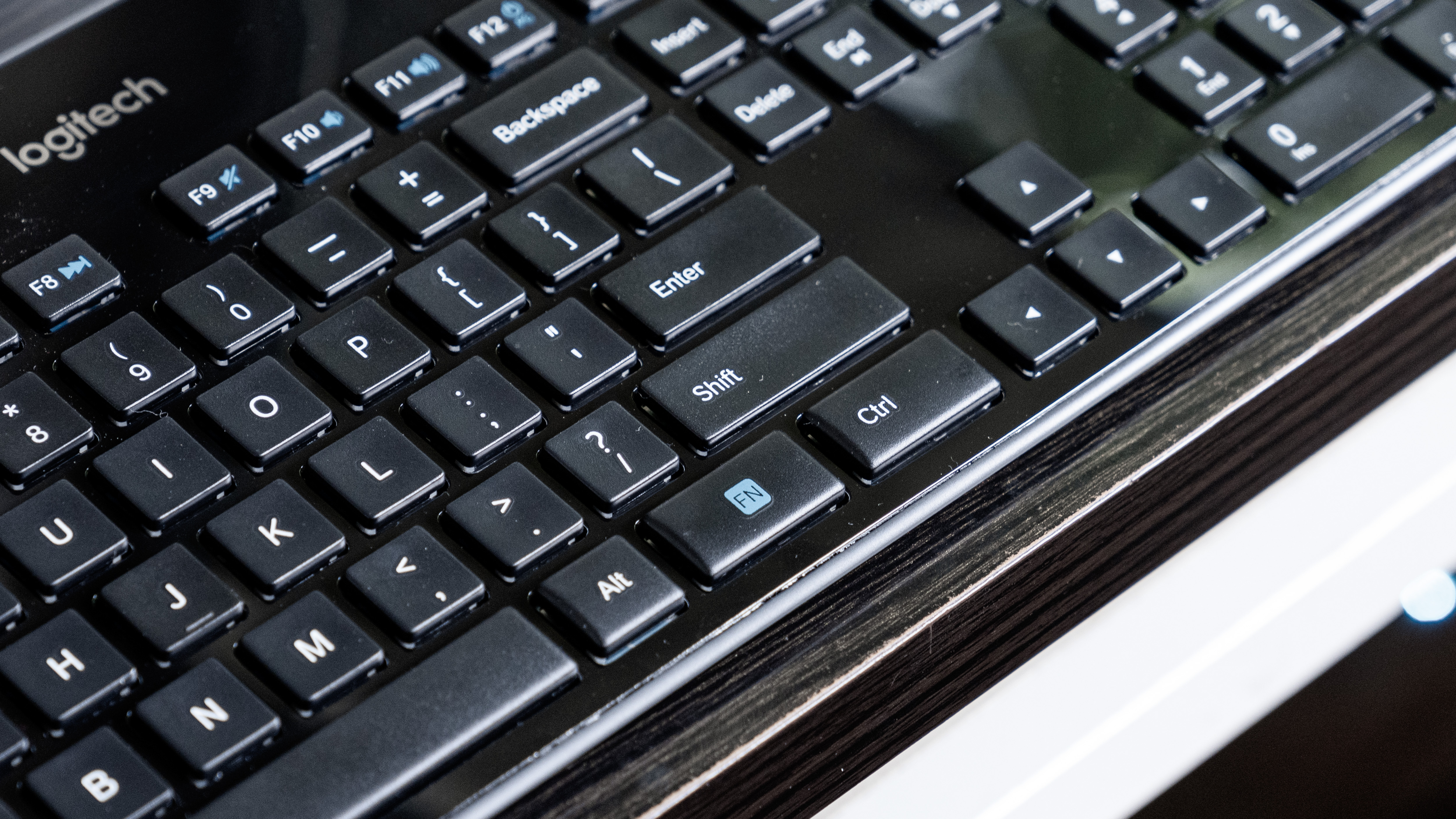 罗技键盘780和罗技k750,罗技k750无线键盘有电池的吗