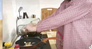 奶爸全职带娃一年离婚引热议,宝妈全职带娃想离婚怎么做