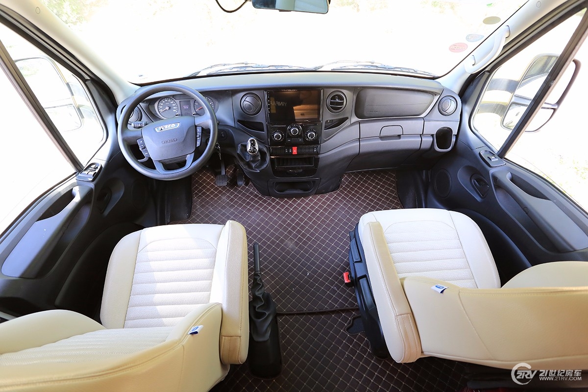 同级别房车谁敢跟它比轻量化！实拍亚特plasy631房车