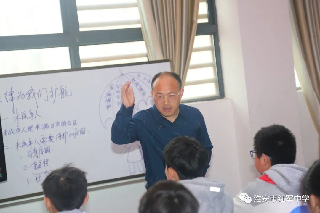 周恩来红军中学举办市“融学课堂”教学观摩研讨活动