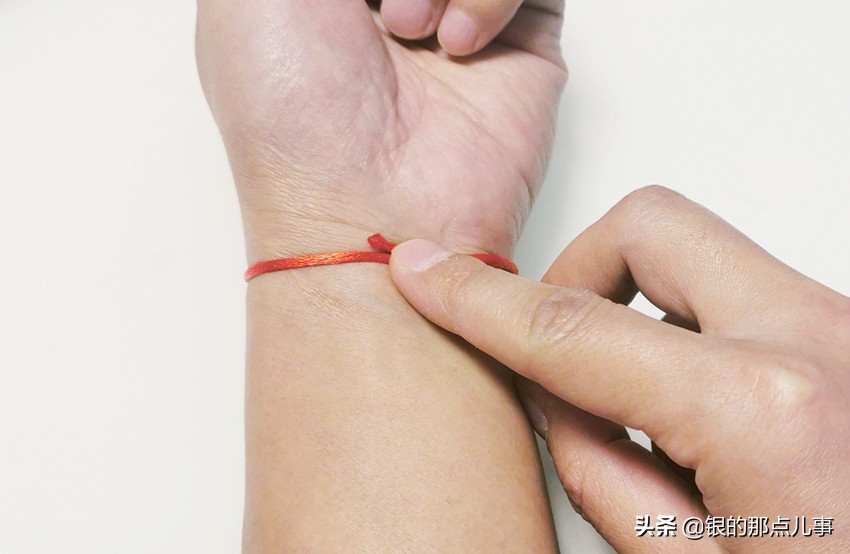 想买到合适尺寸的银手镯，你需要专业的测量方法