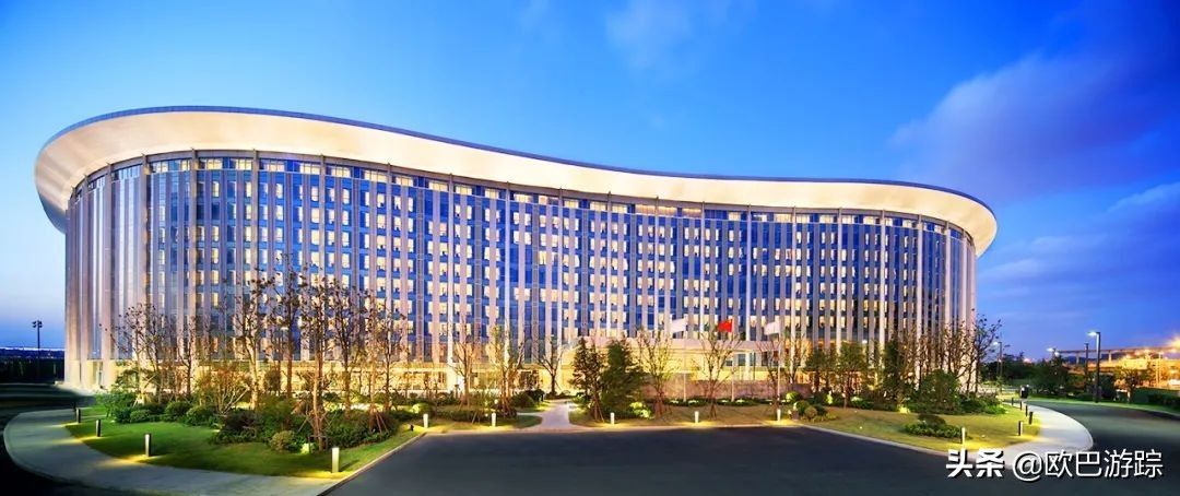 魔都四叶草洲际酒店，享缤纷自助大餐，国庆畅玩快闪啤酒节