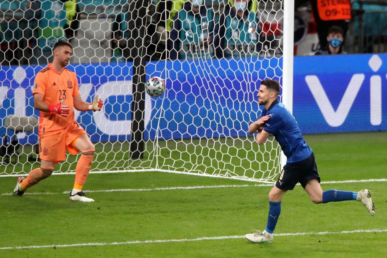 欧洲杯柏林的故事,关于欧洲杯的故事