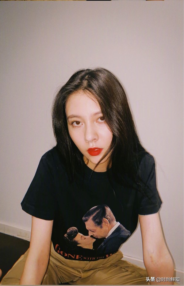 宋妍霏黄色衣服露背照片,宋妍霏最新日常照片