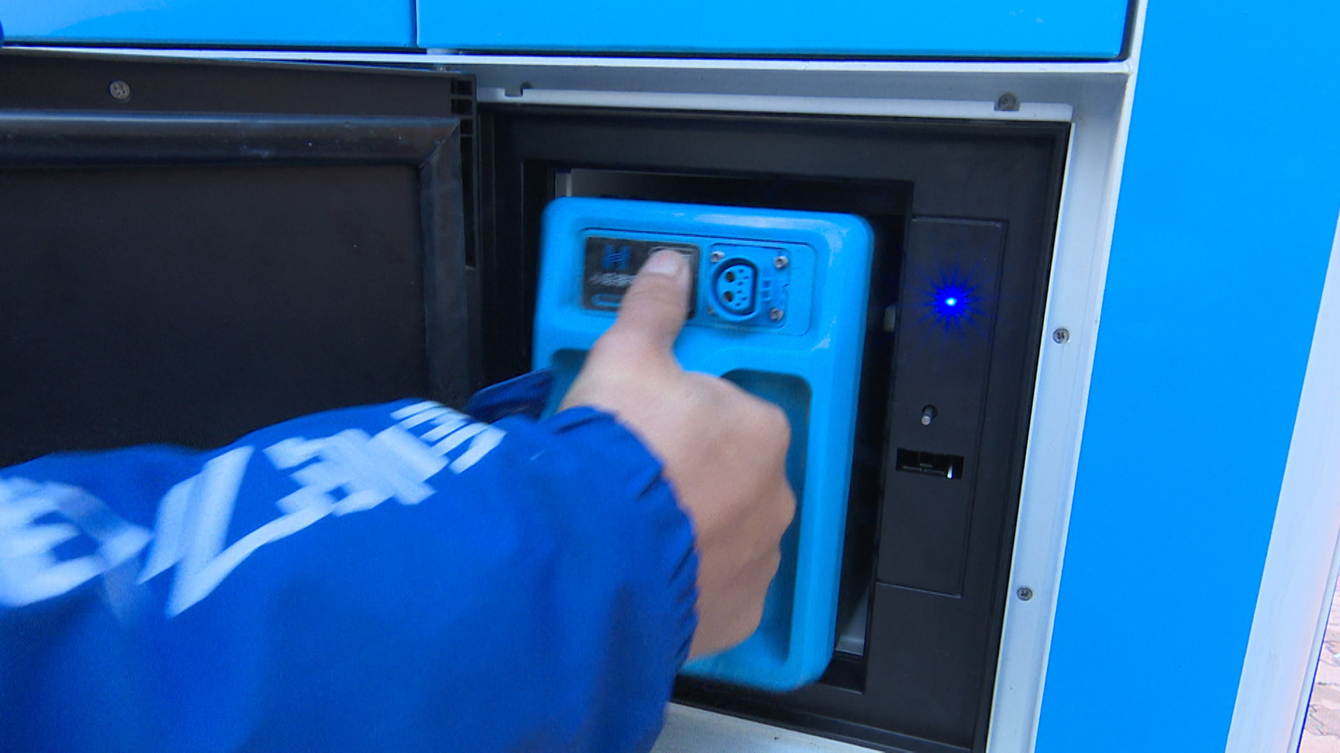 共享换电柜现身太原，以换代充更安全