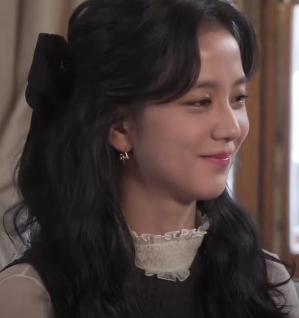 从BP小糊咖到Dior千金,Jisoo的脸越来越值钱了