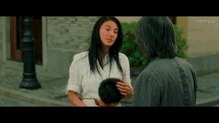 张雨绮雨化田,张雨绮撑伞