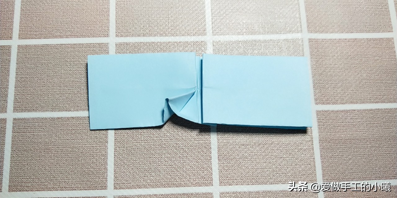 儿童折纸简单手工幼儿园蝴蝶结,蝴蝶结手工折纸超简单正方形纸