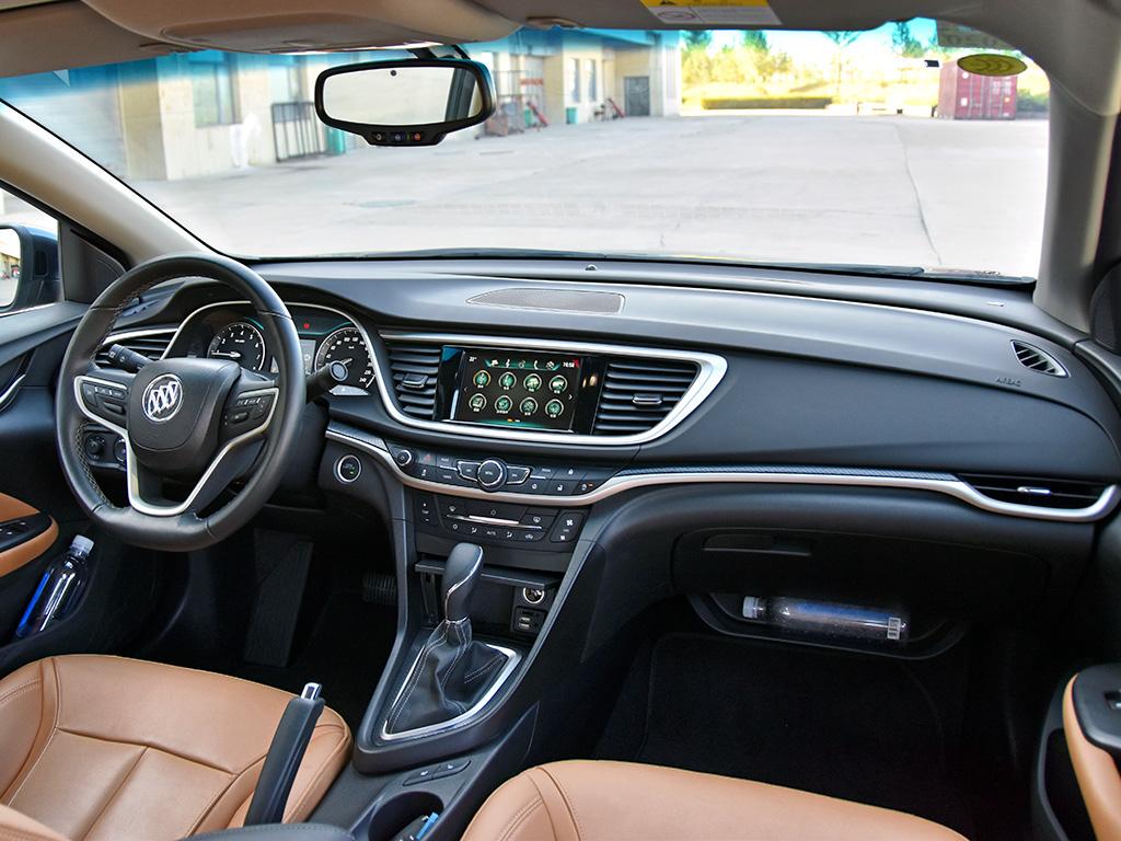 吉利pk合资车,吉利帝豪vs别克gl8