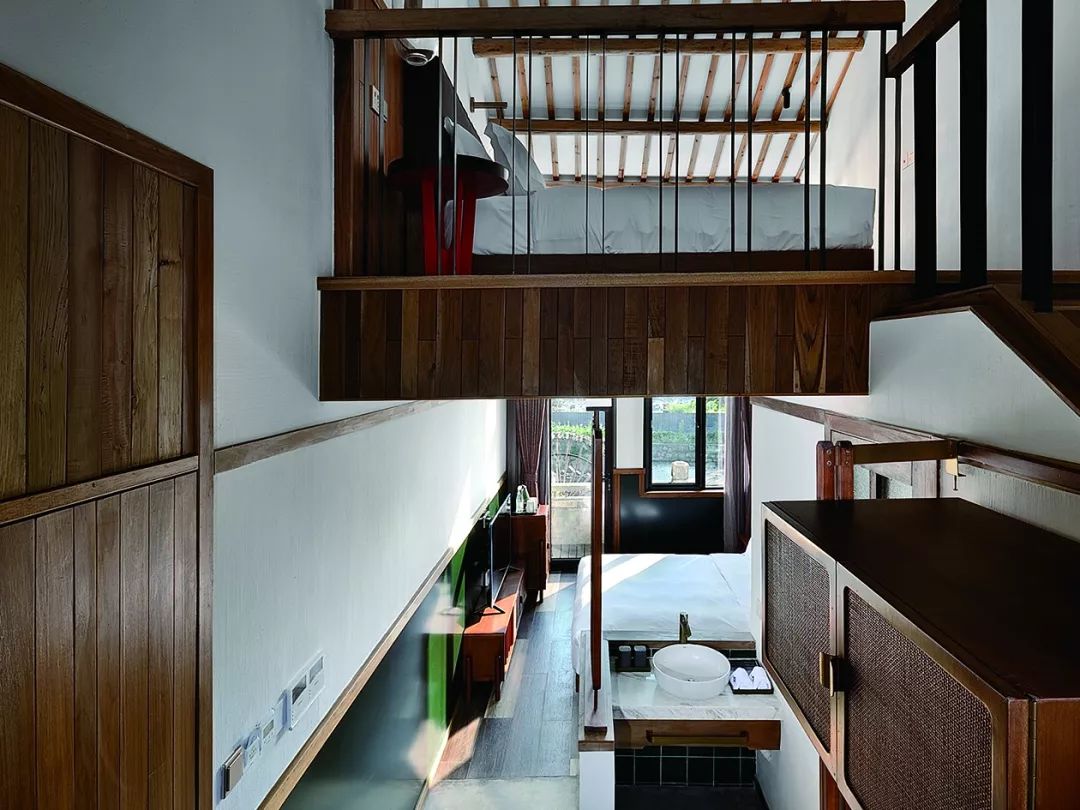 秋日河畔画中小镇，隐于茶园流水，山水间三店新开旅居吃茶慢生活