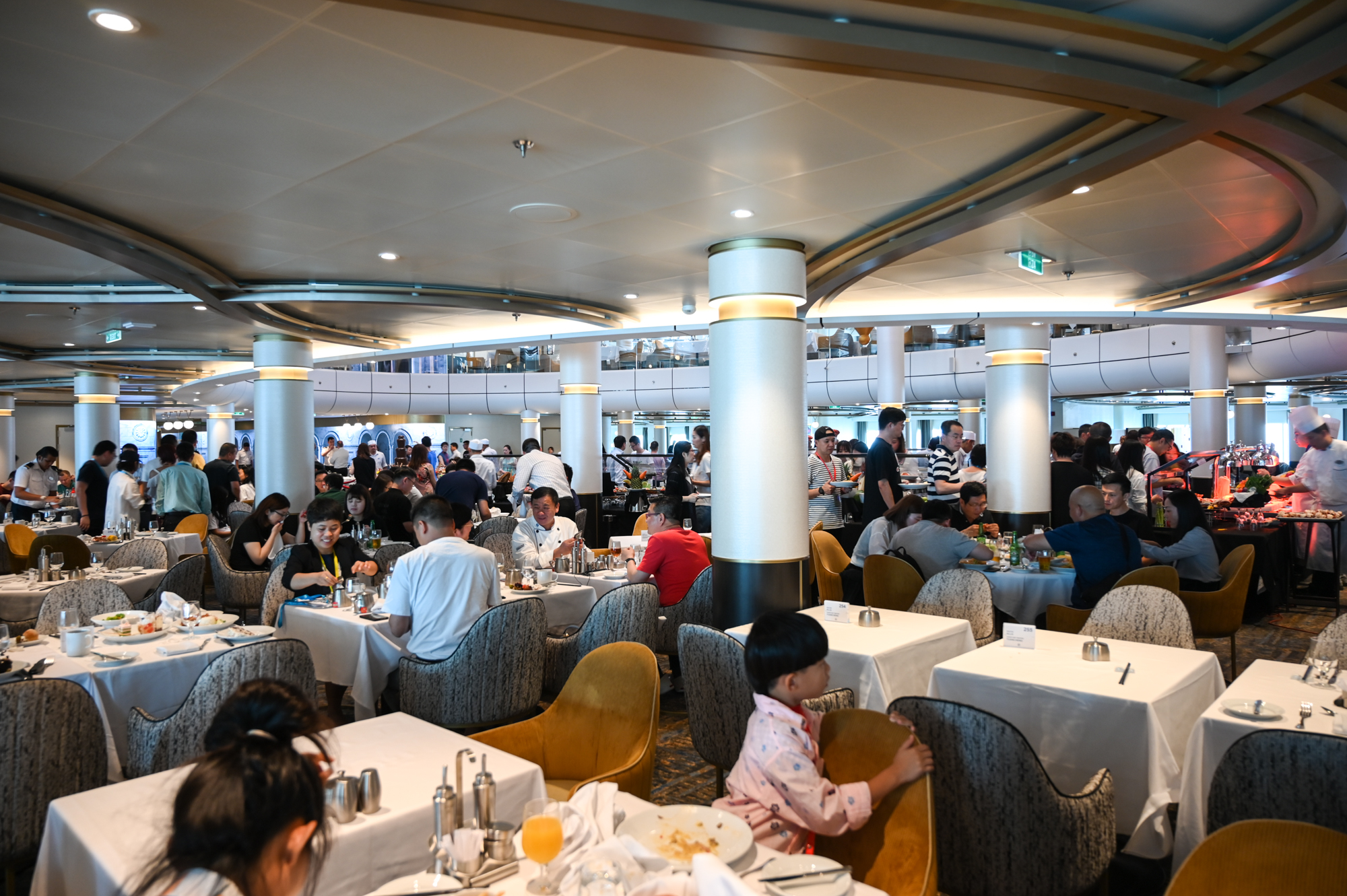 适合老年人乘坐的邮轮,70岁的老人完全可以乘邮轮旅行