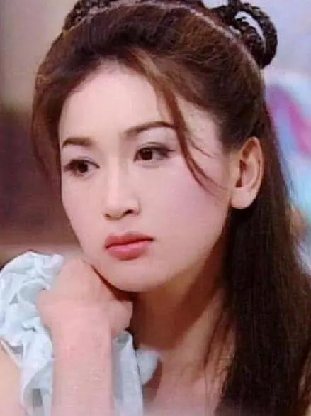 大龄圆脸适合什么样的女明星,明星圆脸怎么修饰脸型好看