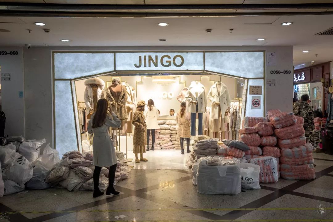 四季青男士毛衣大甩卖宽松轻薄,四季青女装清仓特价毛衣白色