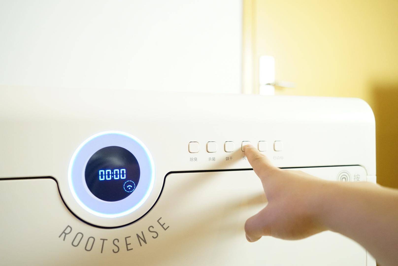 你家的鞋柜,华为的智能鞋柜