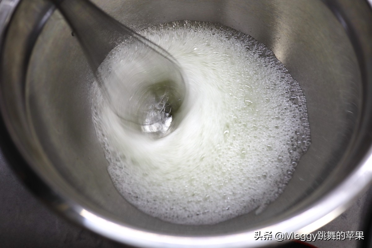 2个鸡蛋蛋糕超级简单零失败,2个鸡蛋1碗面粉不用烤箱教你做