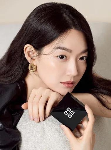 她被称韩国硬照女王,手握时尚圈顶级资源!网友:姐姐我可以