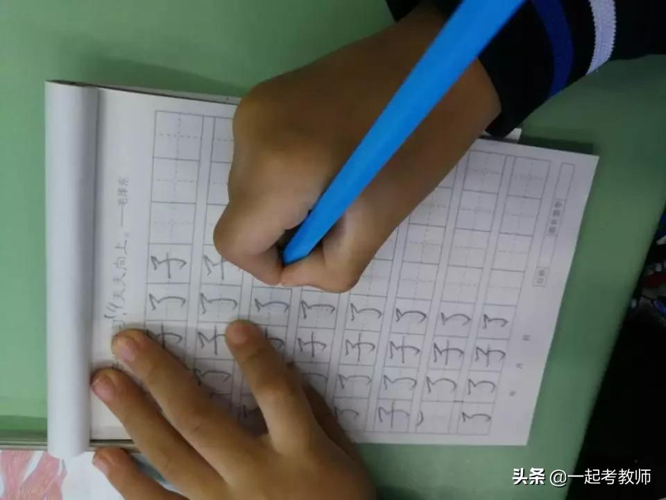 班级学生比较吵闹班主任怎么解决,如何治理上课比较吵闹的班级