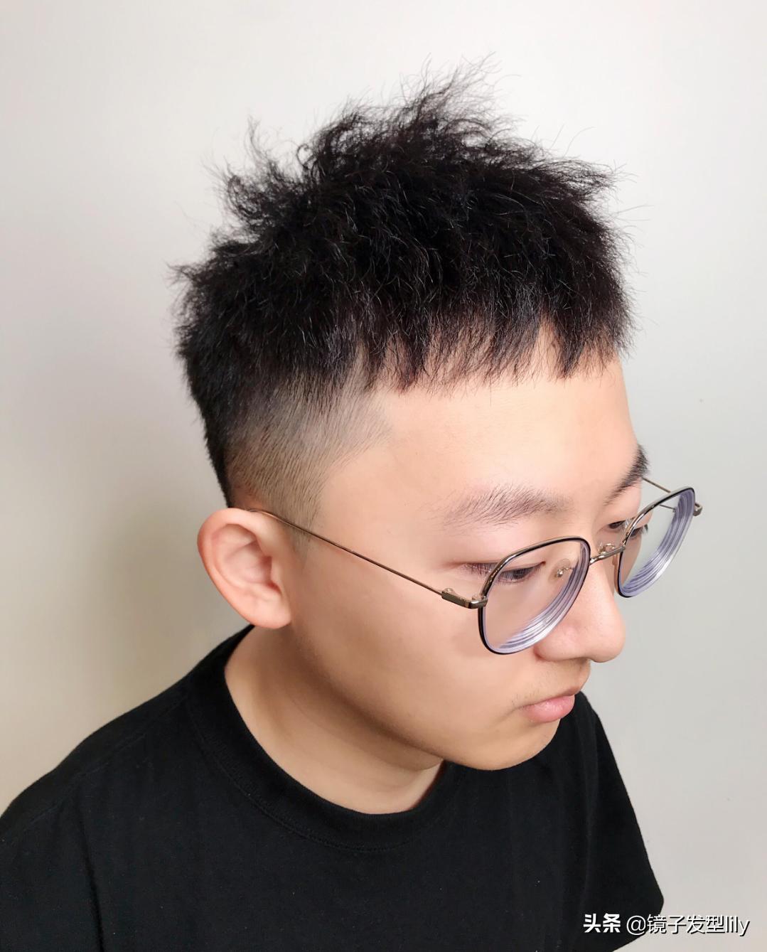 2021年最流行的发型发根蓬松造型,今年最流行的男士发型最简单款