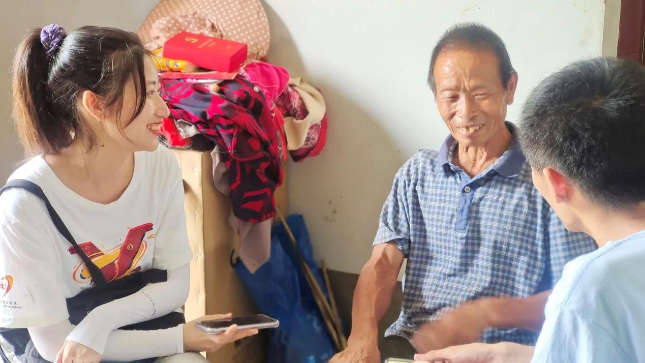 传承红色文化礼赞盛世中华,传承红色文化续写百年风华板报