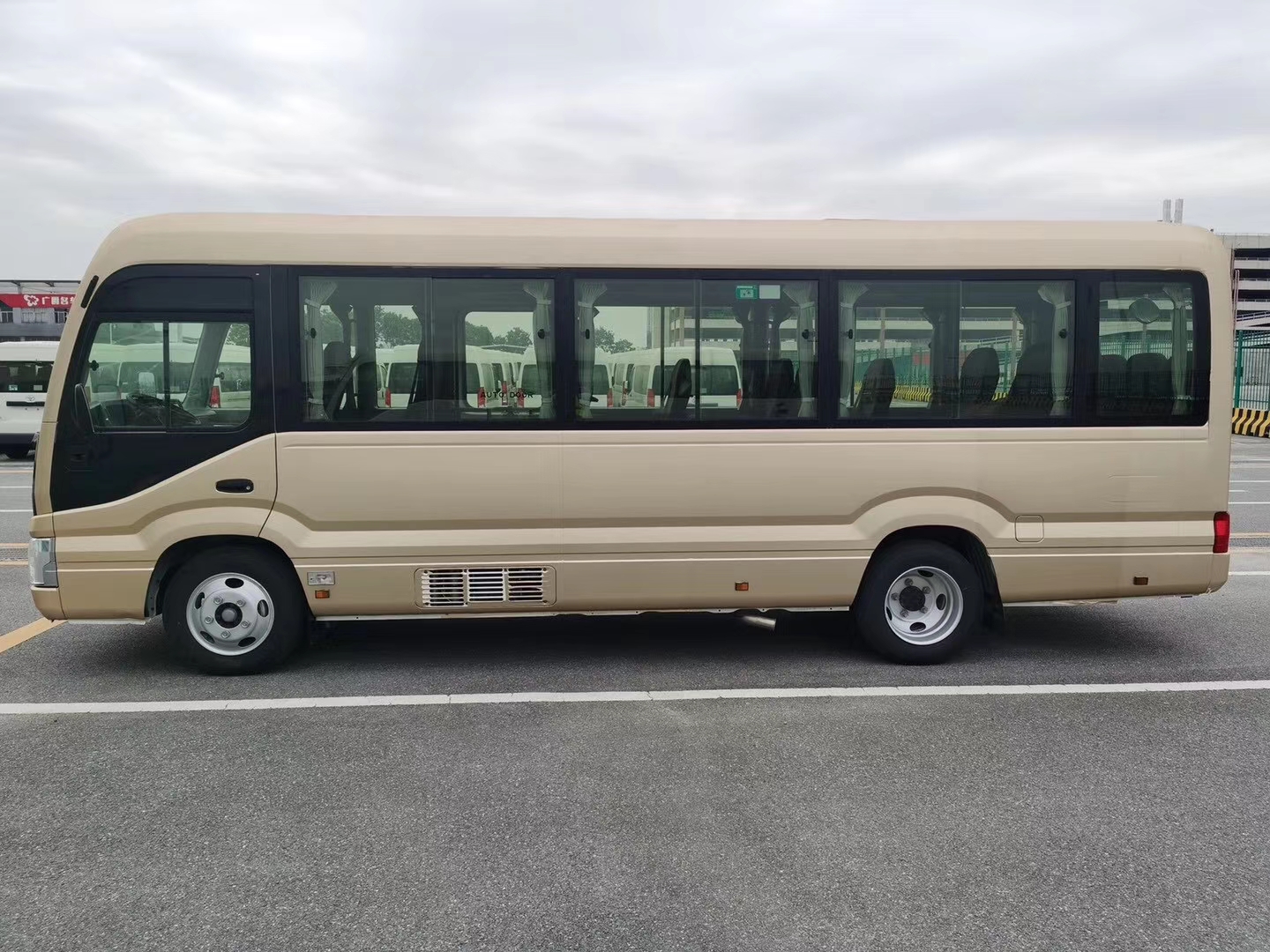 丰田考斯特2012款2.7l手动16座,丰田像考斯特的mpv