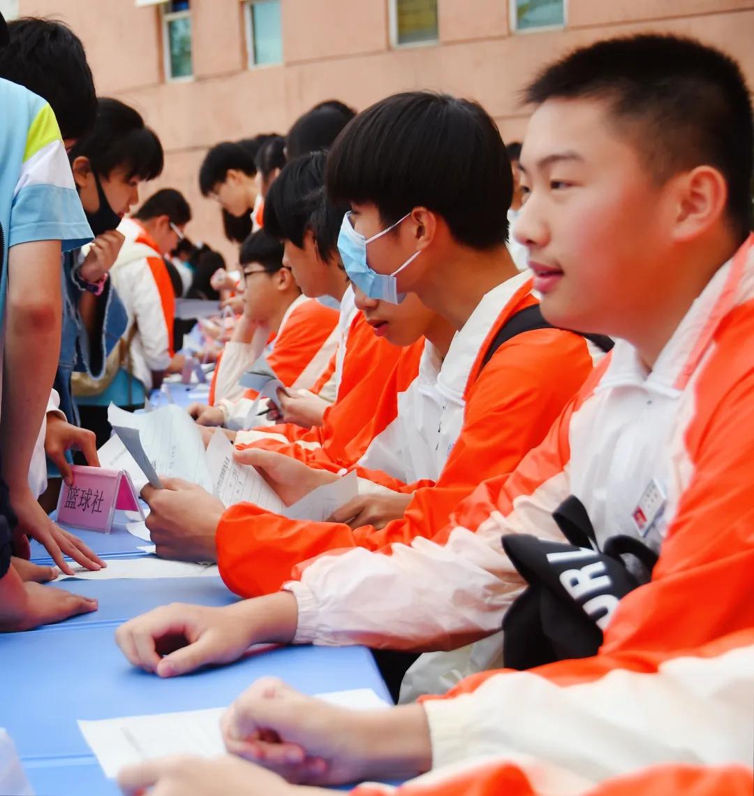 社团纳新活动落下帷幕,社团纳新吹响青春集结号