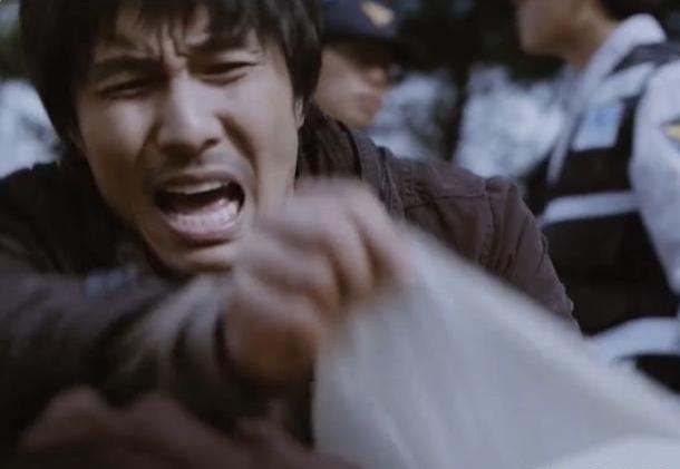 女子被不明怪物侵袭,被不明生物侵入身体